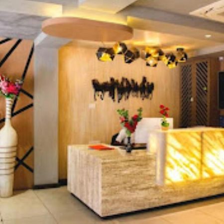 Hotel Raj Inn Bhubaneswar Exteriör bild