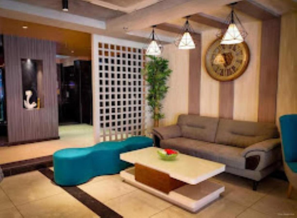 Hotel Raj Inn Bhubaneswar Exteriör bild